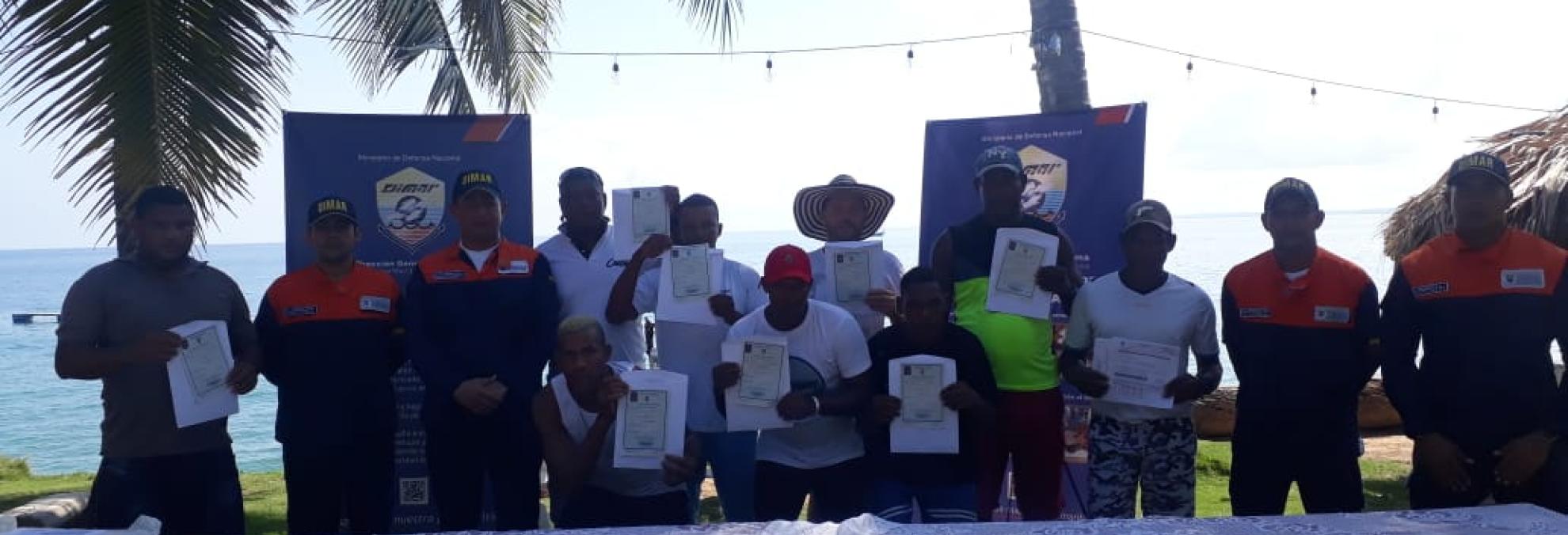 Dimar certifica como motorista costanero a nativos de Isla Fuerte. 