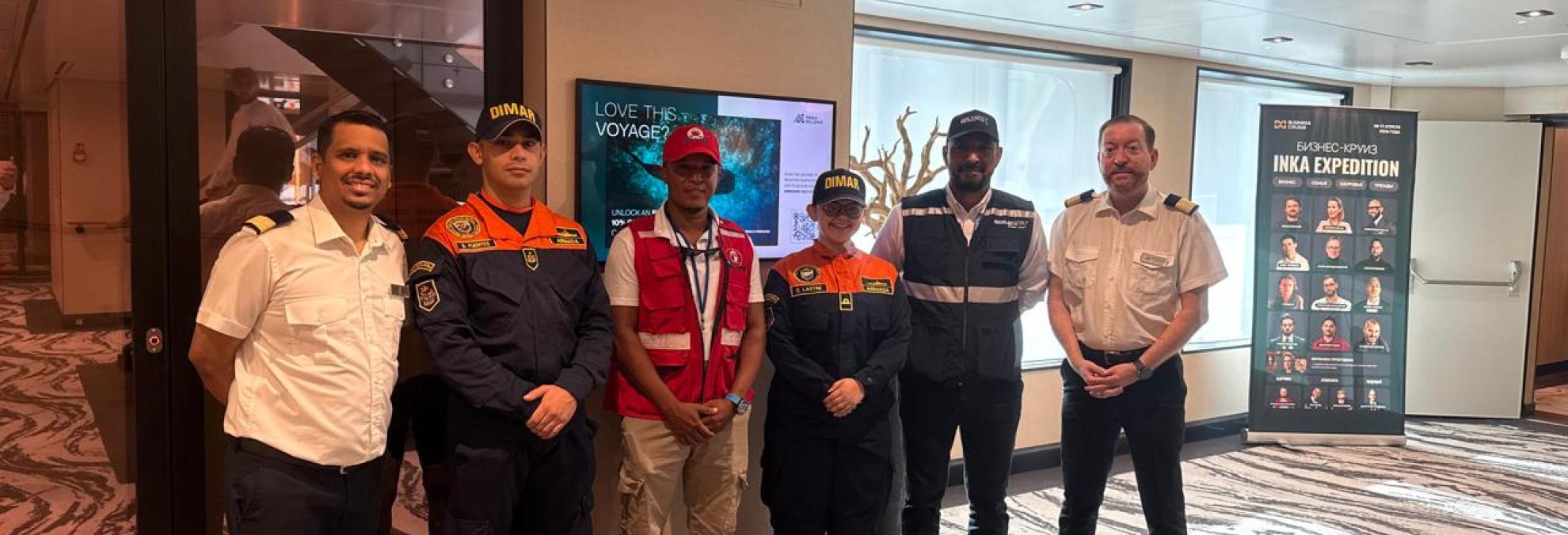 Crucero internacional arriba al Parque Nacional Natural Utría en el Pacífico colombiano