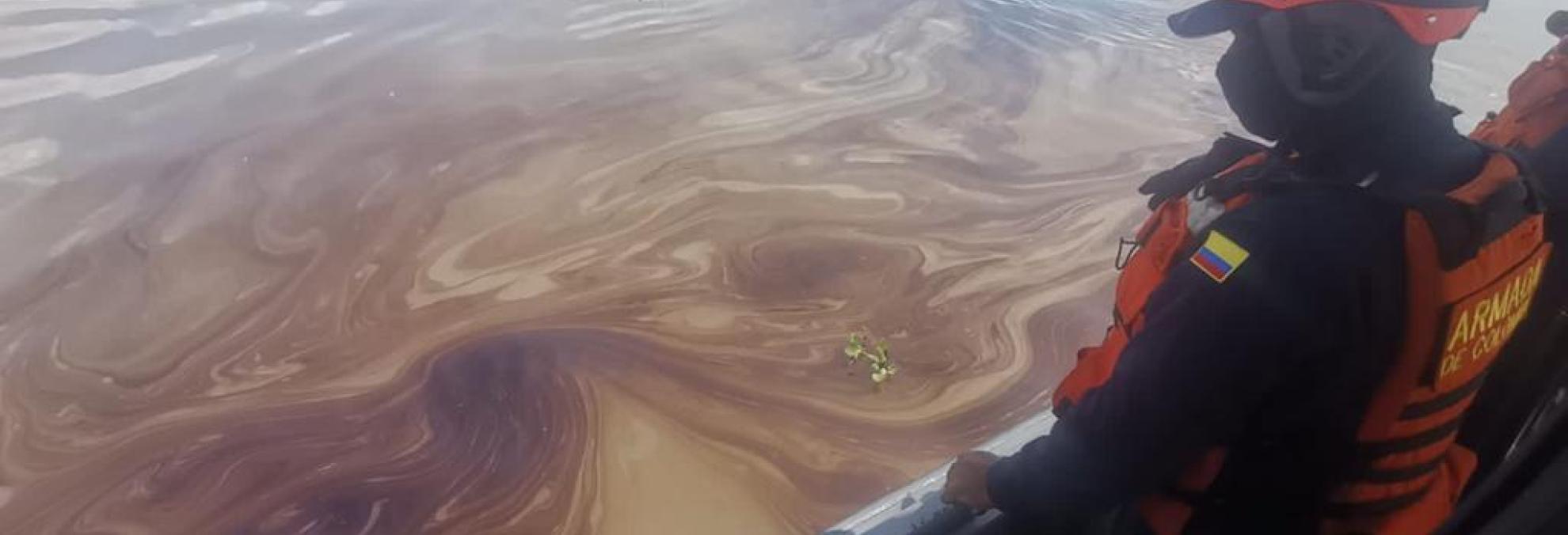 En medio de un trabajo interinstitucional, se logra controlar mancha en aguas del río Magdalena