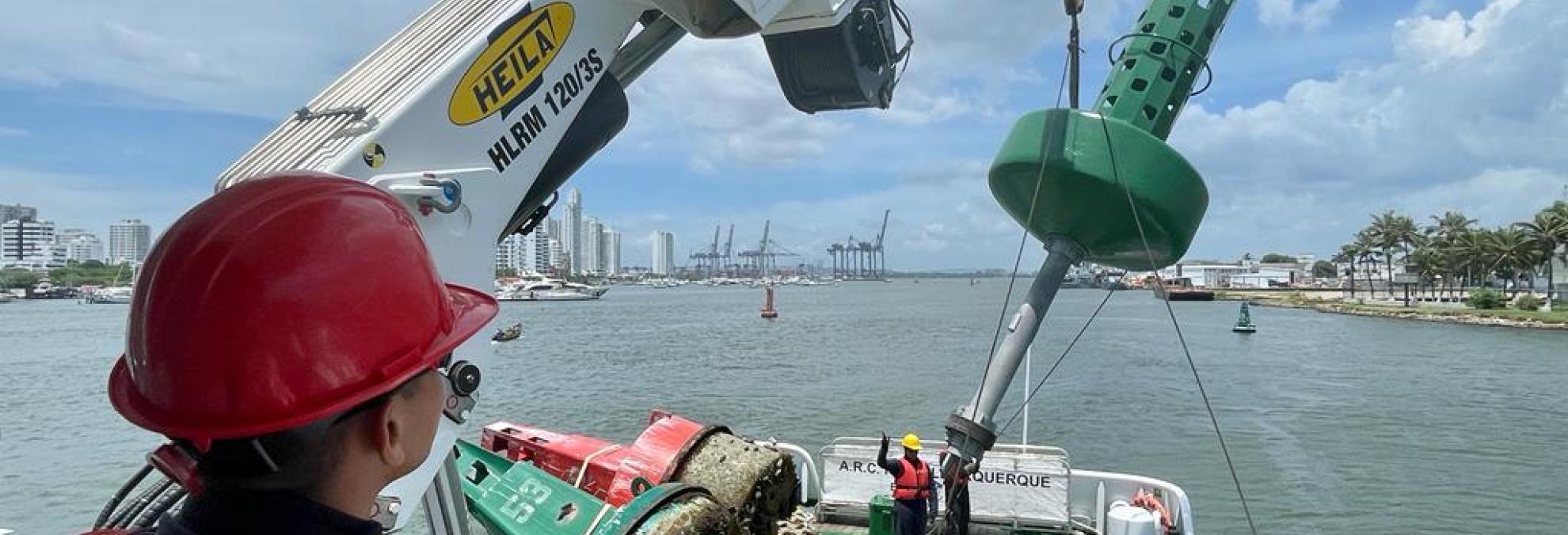 Dimar instala nuevas boyas en la Bahía de las Ánimas en Cartagena