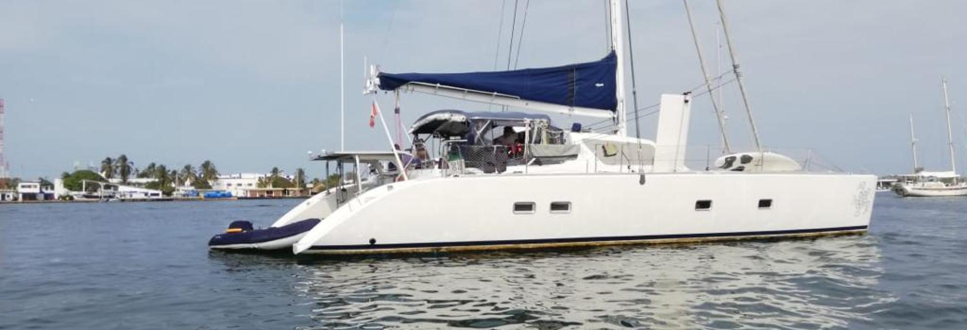 Dirección General Marítima y DIAN verifican estado de yates y veleros en la bahía de Cartagena
