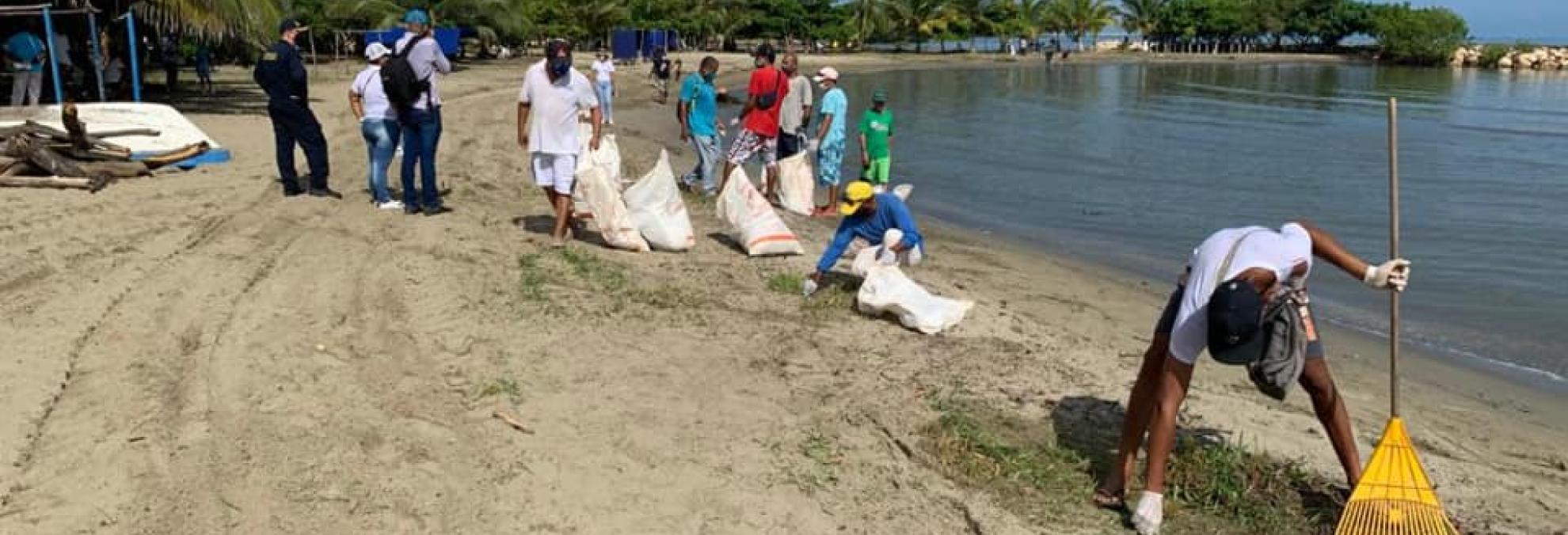 Dimar lidera jornada de limpieza y adecuación de playas en Coveñas y San Antero