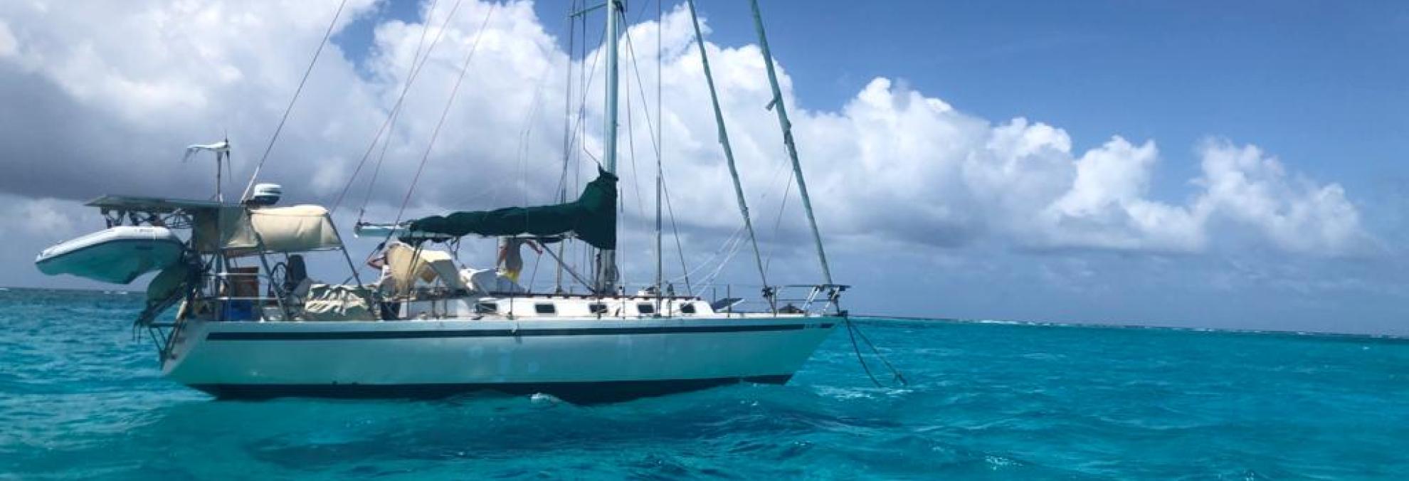 El ARC “Roncador” de Dimar asistió a tripulantes de velero internacional