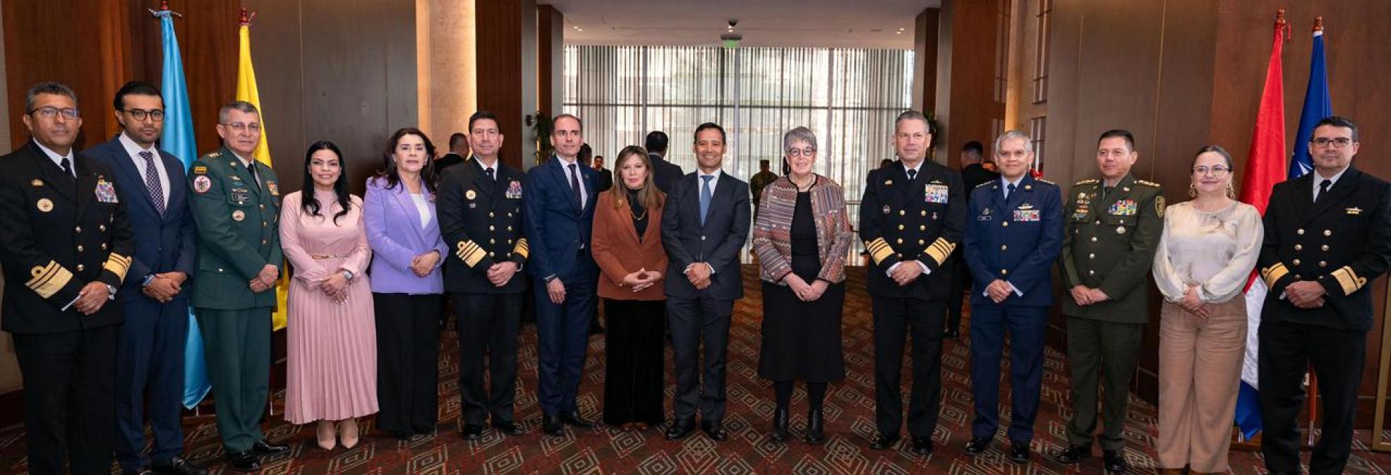 MinDefensa present&oacute; iniciativa para enfrentar corrupci&oacute;n y riesgos asociados al crimen organizado