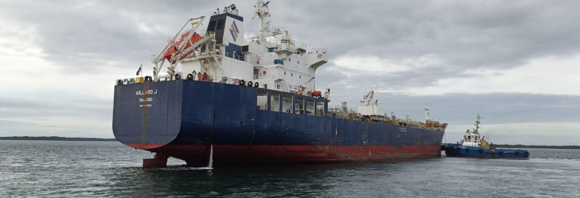 Tumaco recibió el buque tanquero más grande de su historia con combustible para abastecer la región