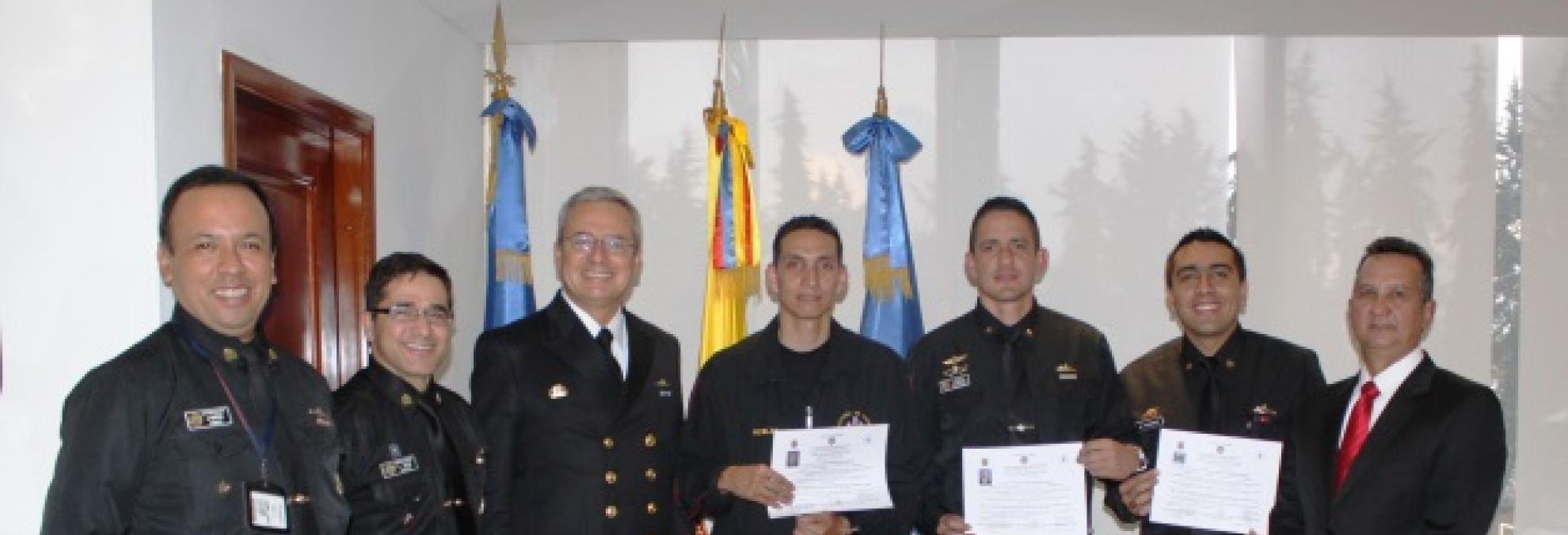 Director General Marítimo y Oficales de Infanteria de Marina graduados.