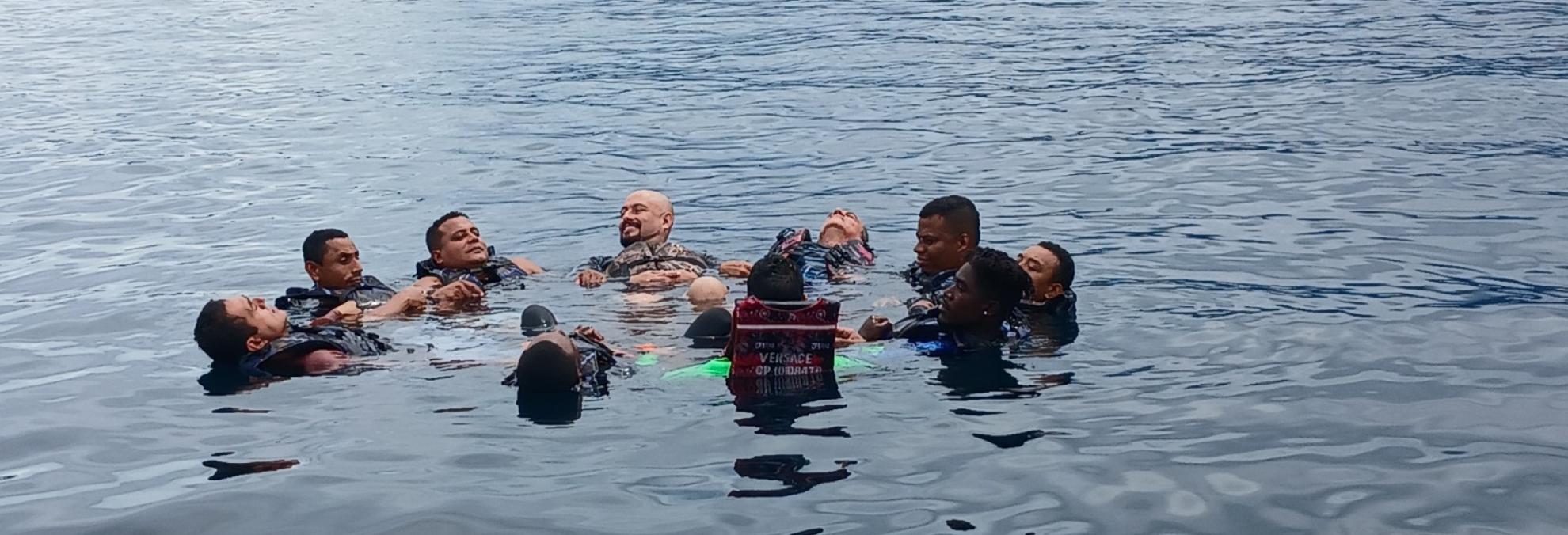 La Dimar y el Sena forman a 20 motoristas costaneros en Bahía Solano