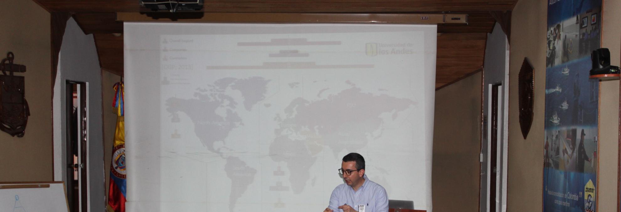 Conversatorio sobre los riesgos asociados a la exploración y producción de hidrocarburos.