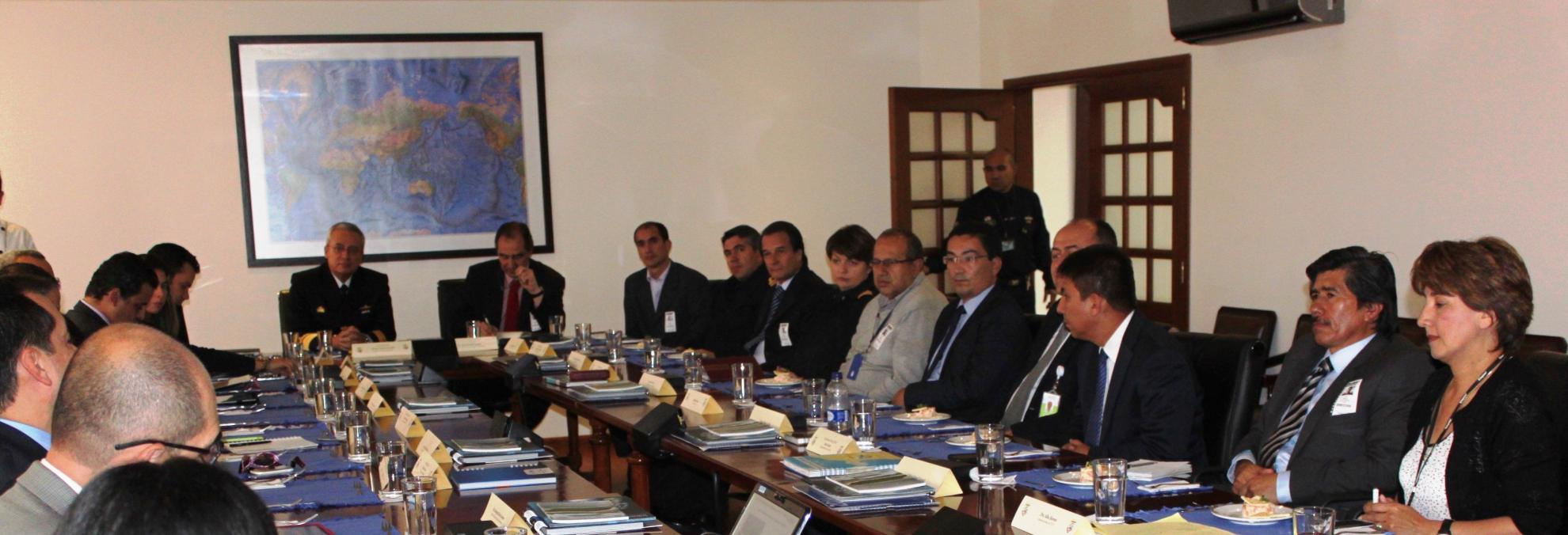 Este miércoles 5 de febrero en las instalaciones de la Dirección General Marítima –Sede Central, el Director General Marítimo, Contralmirante Ernesto Durán González y los jefes de las diferentes dependencias de Dimar, se reunieron con el Dr. Óscar Paredes Zapata, Director del Servicio Geológico Colombiano, y su equipo de trabajo, para afianzar el conocimiento mutuo de las instituciones y abrir caminos y puentes de trabajo para el desarrollo cooperativo, científico y tecnológico de Colombia en todas sus dime