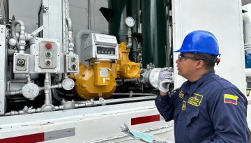ARC ‘Simón Bolívar’ recibe el cargue de diésel marino más grande en la historia de la marina colombiana