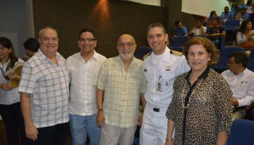 Representantes de RIESCAR en compañía de los homenajeados Juan Gossaín Abdala y CN Alex Ferrero, en representación del CIOH.