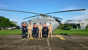 Hidrógrafos del CIOH del Caribe en compañía del Grupo de Aviación Naval. (Foto archivo CIOH del Caribe)