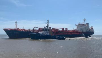 Dimar supervisa fase final de salvamento para desencallar buque