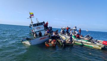 Dimar y Armada de Colombia rescatan a tres personas en el Pacífico nariñense
