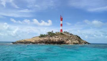 Dimar entrega faros Cayo Palma y Cove Rojo en San Andrés y Providencia
