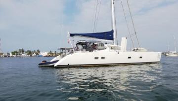 Dirección General Marítima y DIAN verifican estado de yates y veleros en la bahía de Cartagena