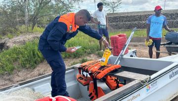 Pescadores artesanales de La Guajira, se benefician con matrículas de sus embarcaciones menores