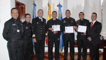 Director General Marítimo y Oficales de Infanteria de Marina graduados. 