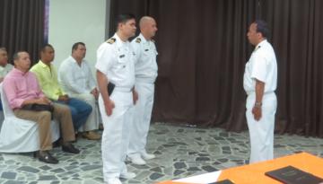 De izquierda a derecha, Capitán de Corbeta Pedro José Ortiz Mendoza y Capitán de Corbeta Ricardo Andrés de la Rosa Namén