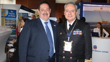 El Señor Contralmirante Ernesto Durán González, Director General Marítimo en compañía del Doctor Armando Duarte Peláez, Presidente de la Asociación Americana de Autoridades Portuarias (AAPA) en el XXII Congreso Latinoamericano de Puertos, en el Hotel Marriot de la ciudad de Bogotá. 